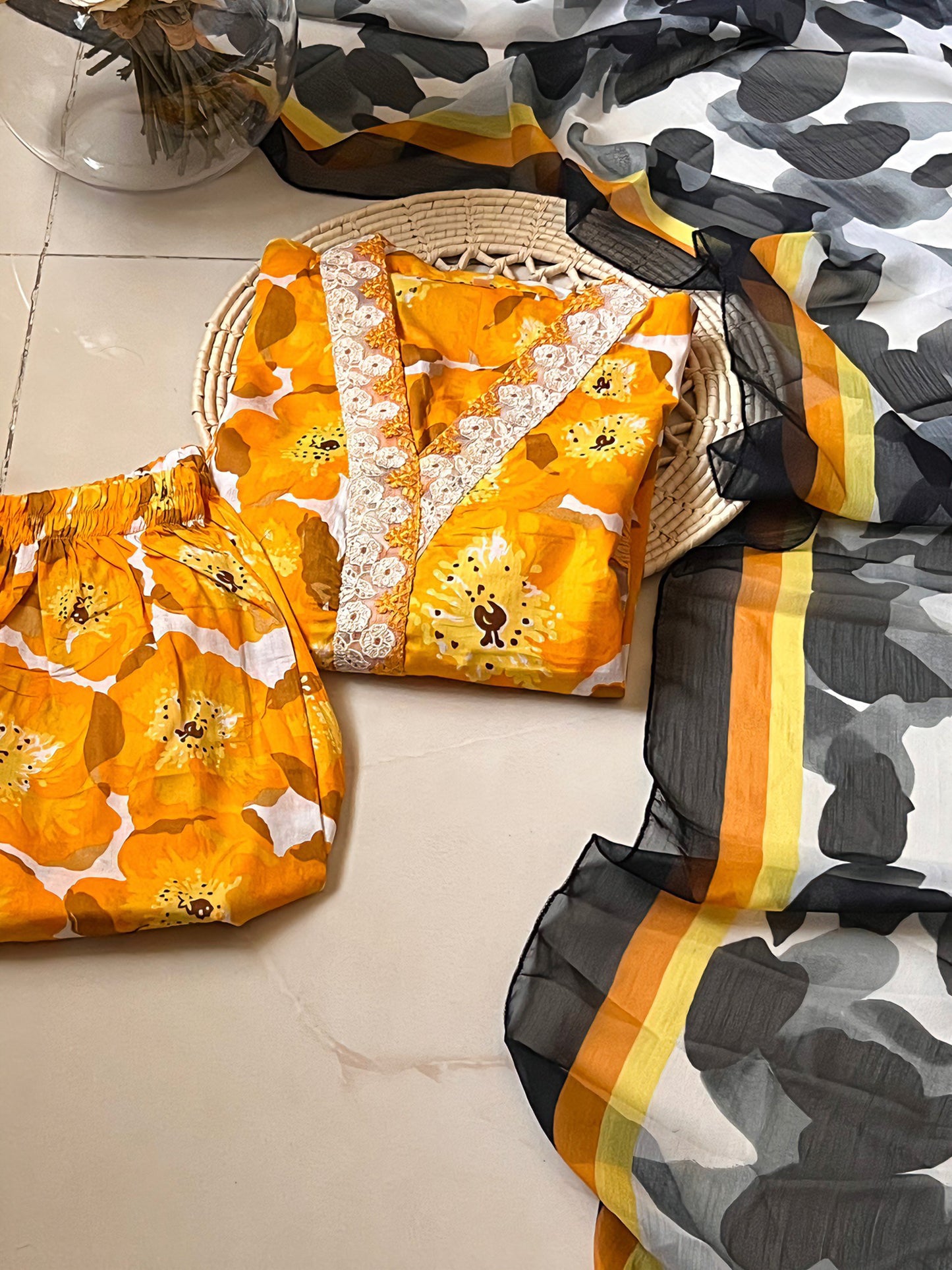 Ready-To-Wear Lawn 3pc Embroidered