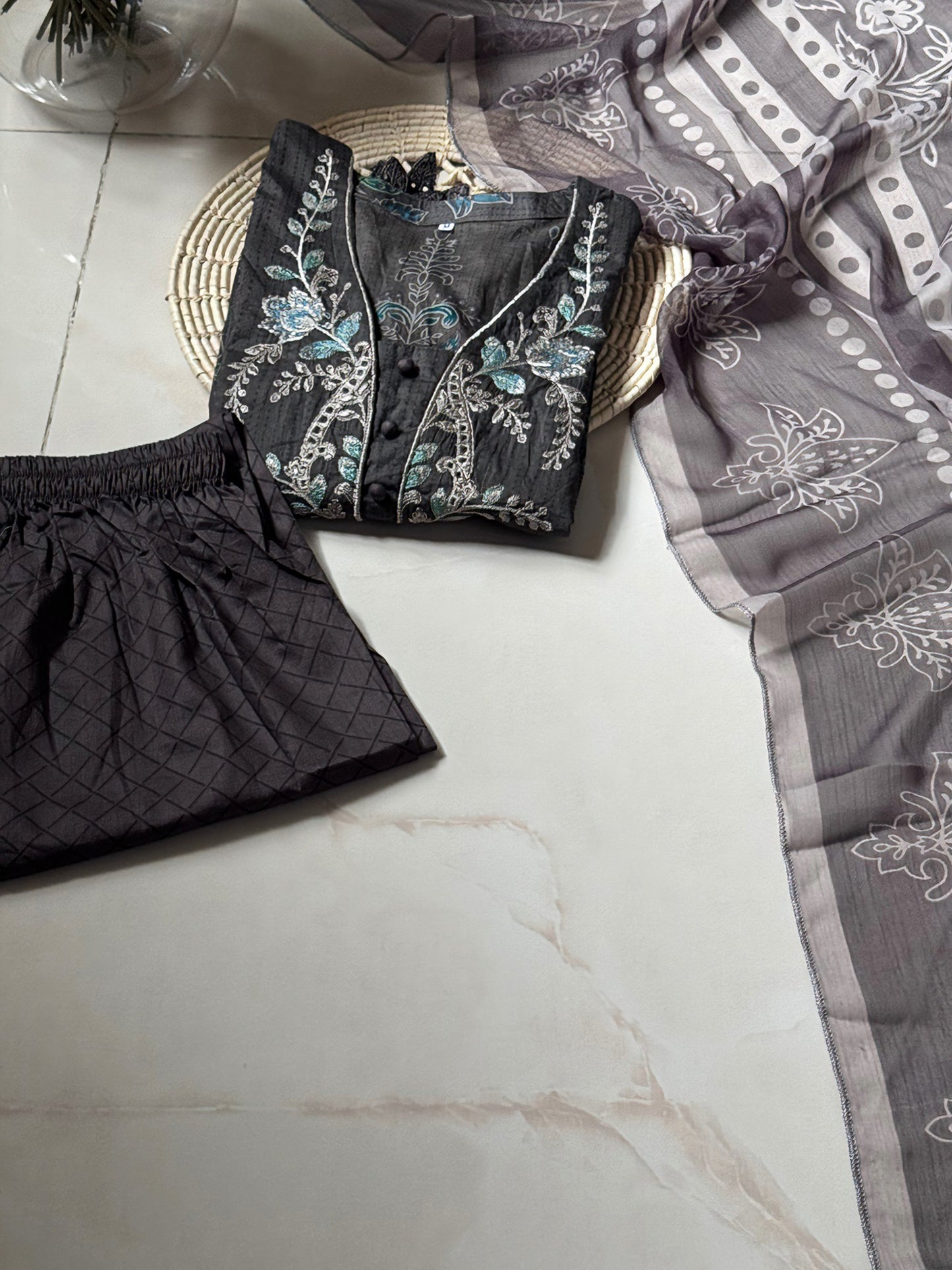 Ready-To-Wear Lawn 3pc Embroidered