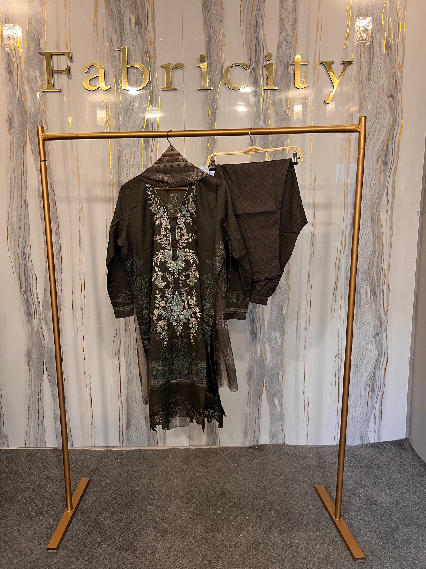 Ready-To-Wear Lawn 3pc Embroidered