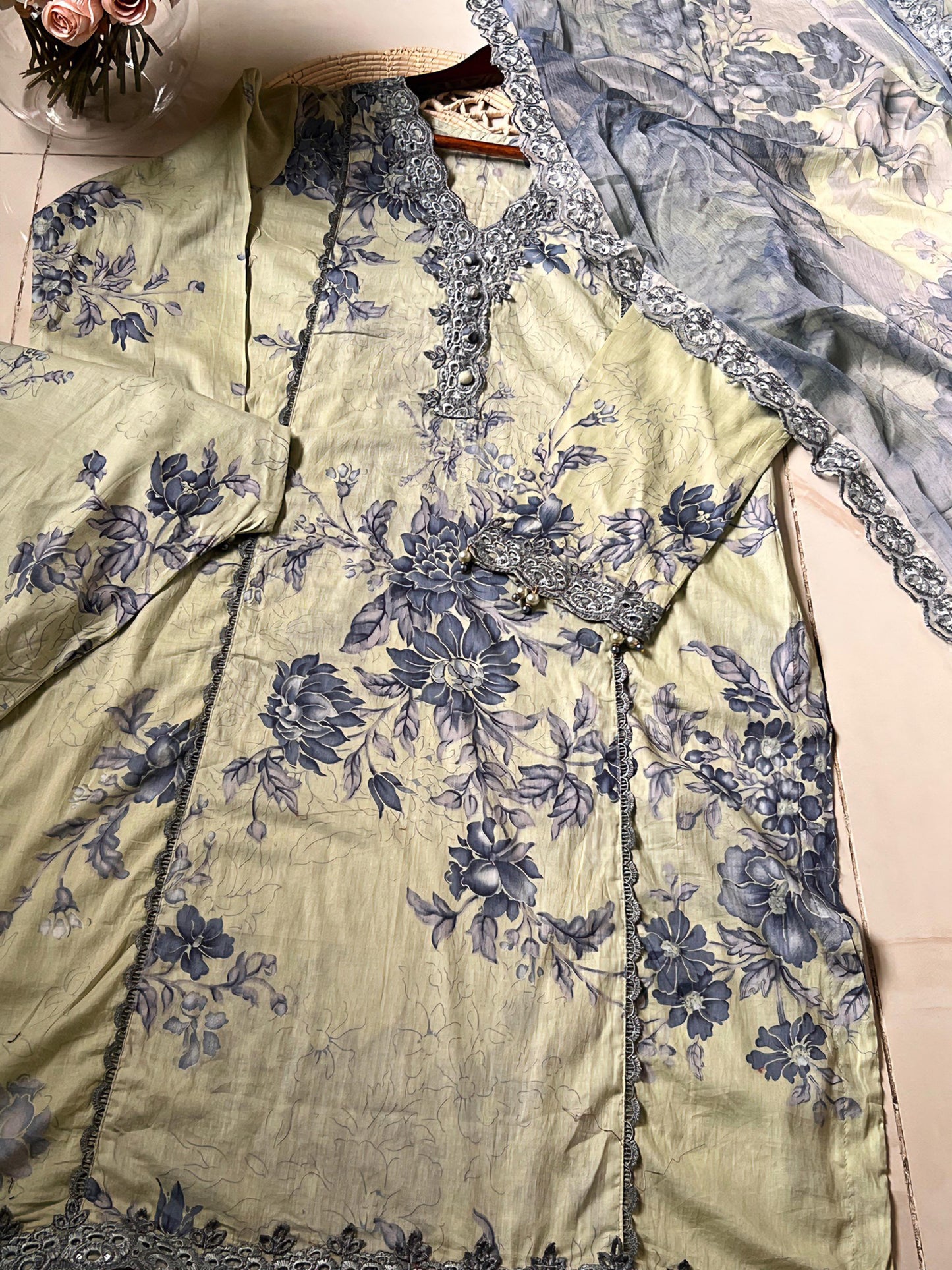 Ready-To-Wear Lawn 3pc Embroidered