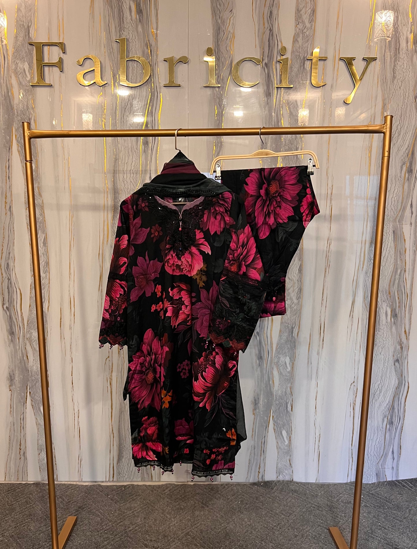 Ready-To-Wear Lawn 3pc Embroidered